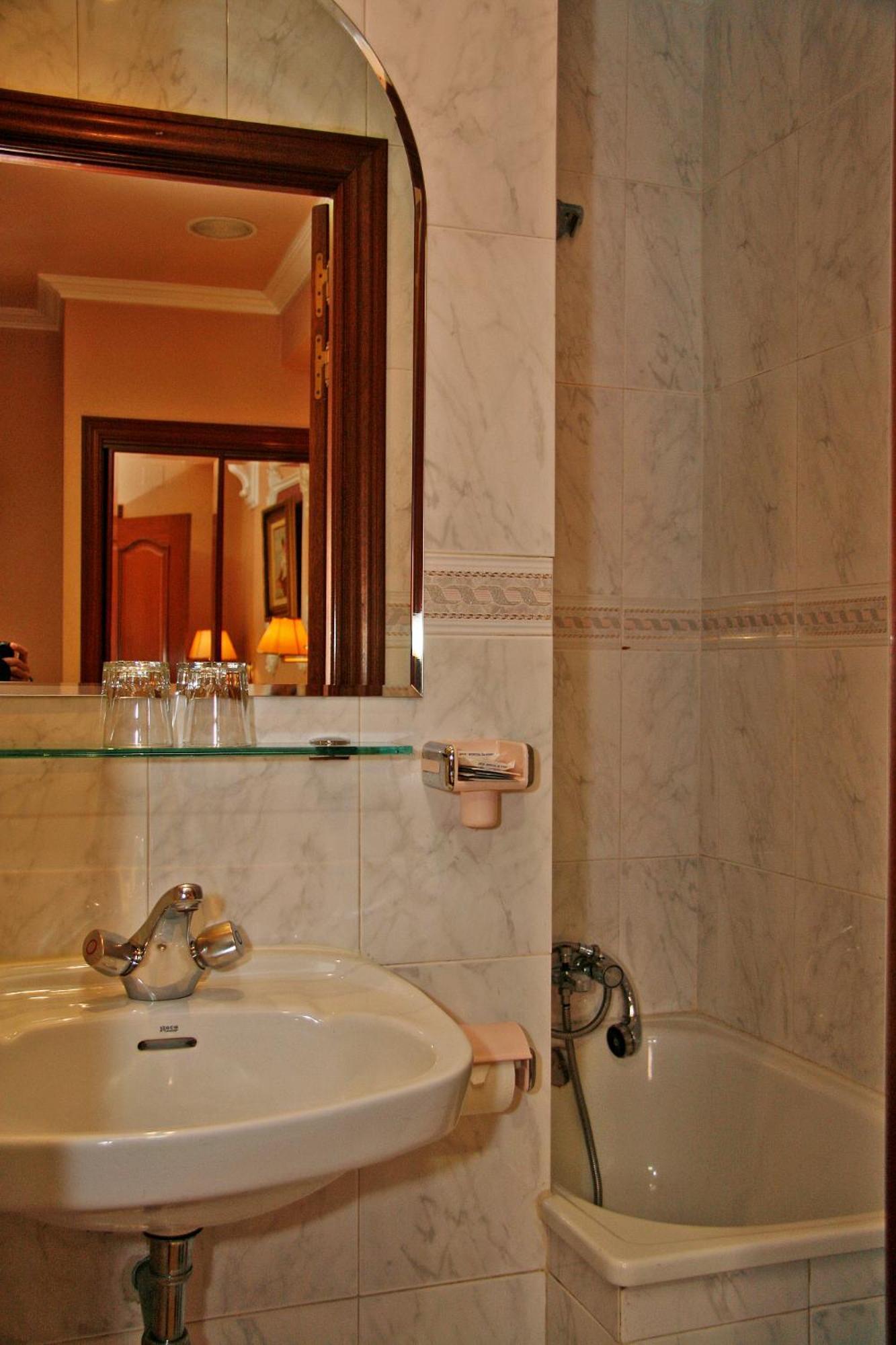 Hostal Victoria III Madrid Eksteriør bilde