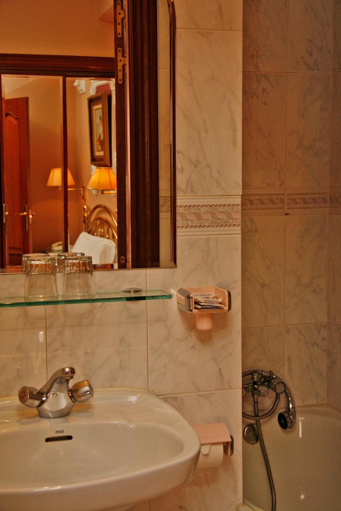 Hostal Victoria III Madrid Eksteriør bilde