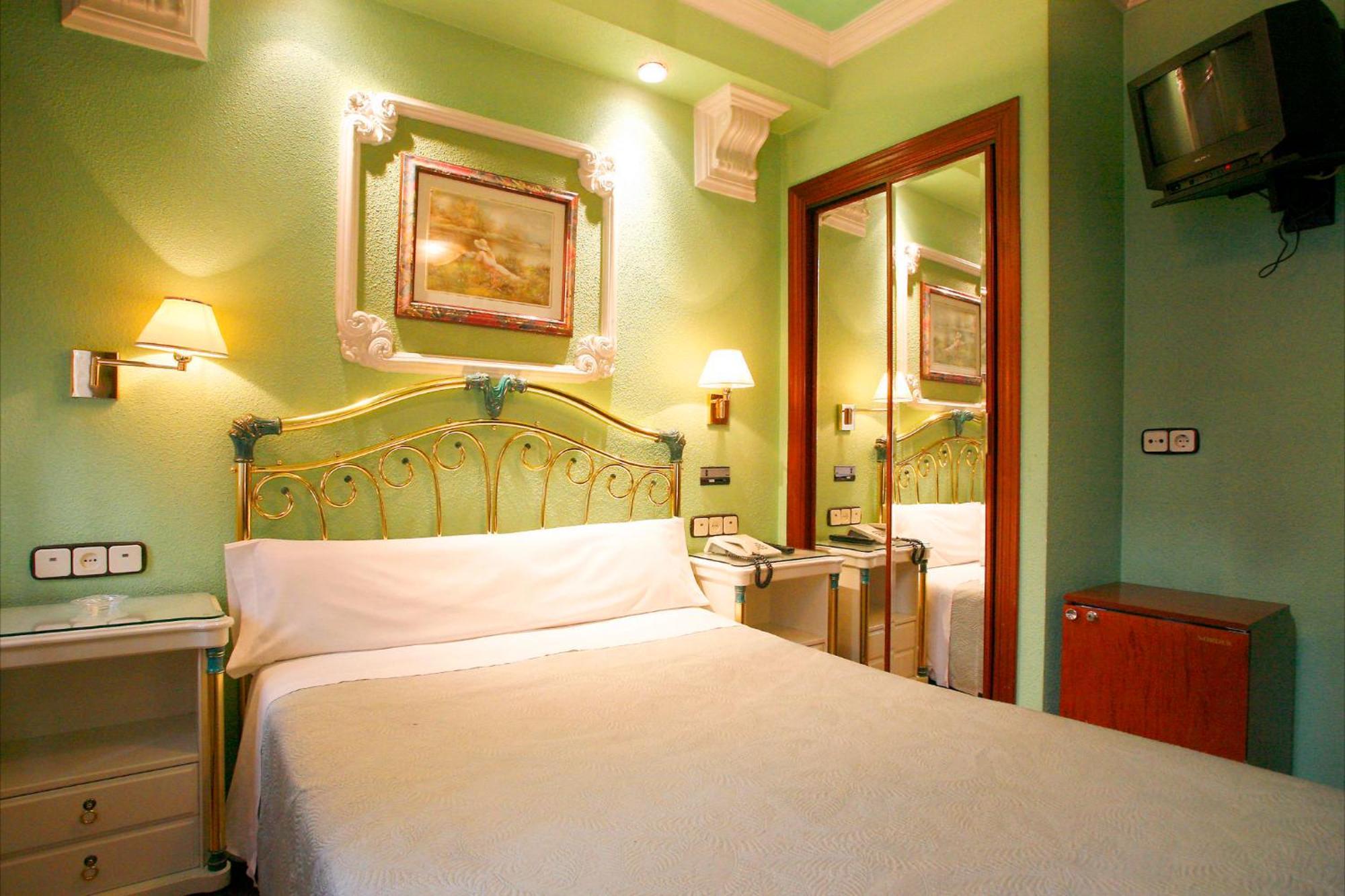 Hostal Victoria III Madrid Eksteriør bilde