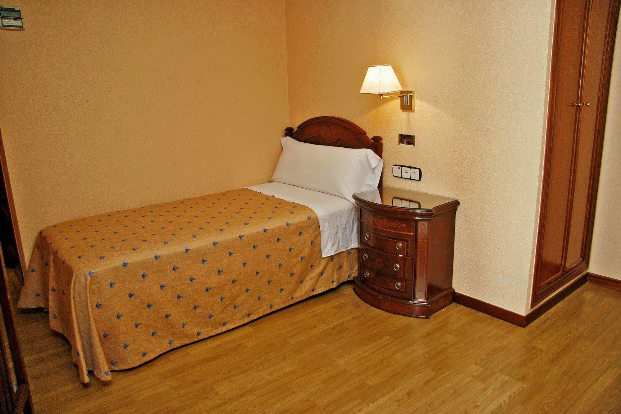 Hostal Victoria III Madrid Eksteriør bilde