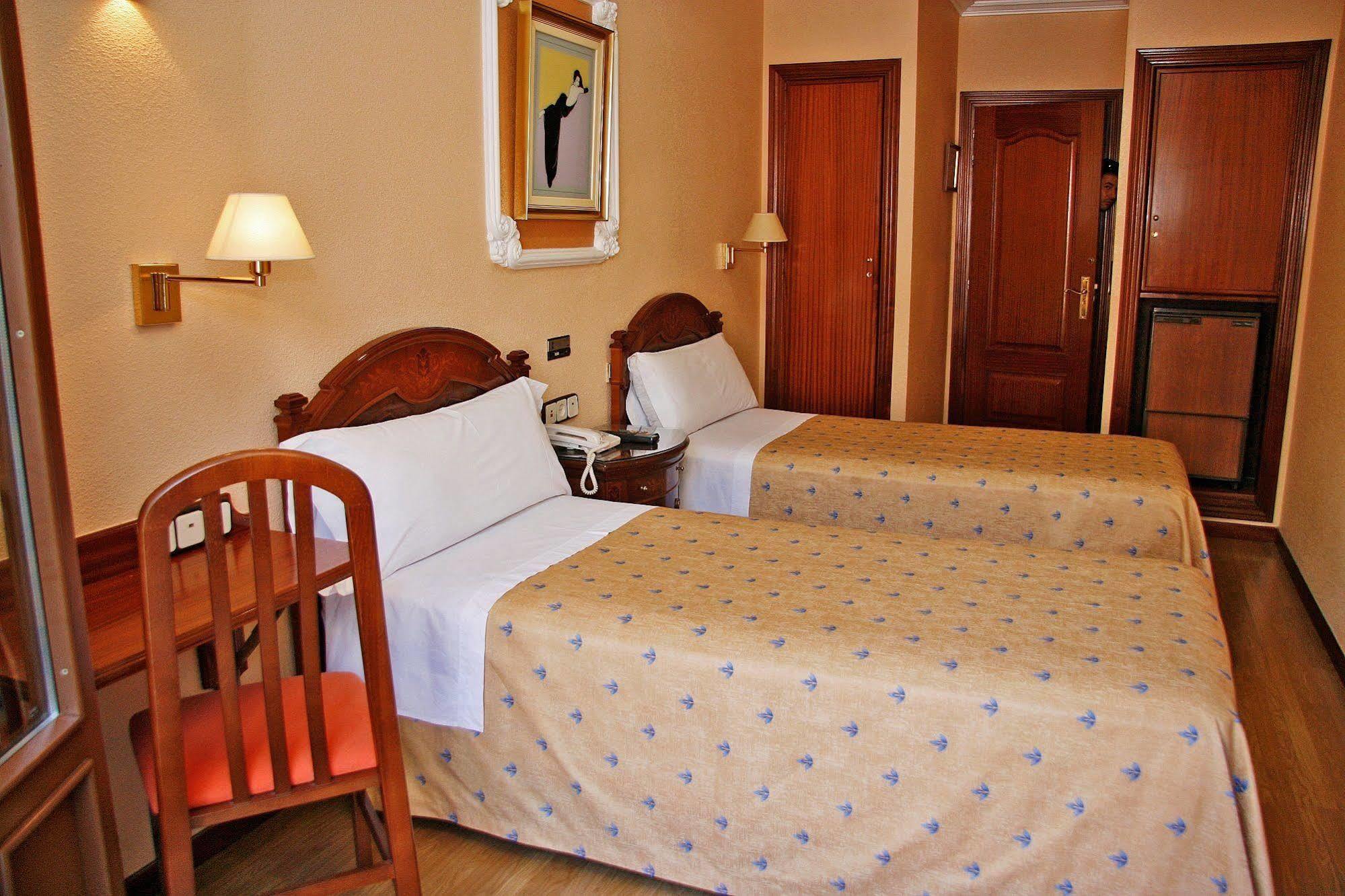 Hostal Victoria III Madrid Eksteriør bilde