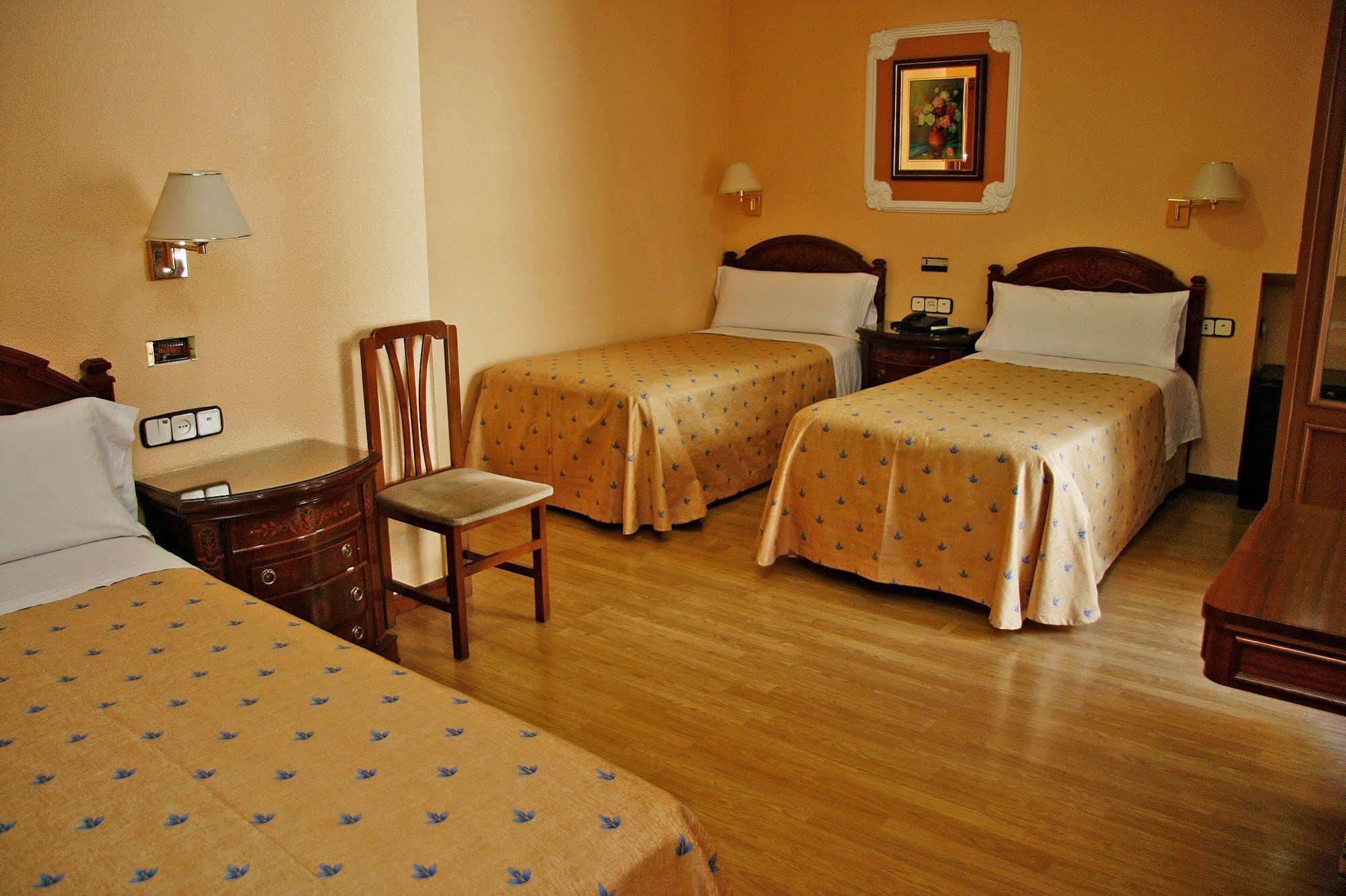 Hostal Victoria III Madrid Eksteriør bilde