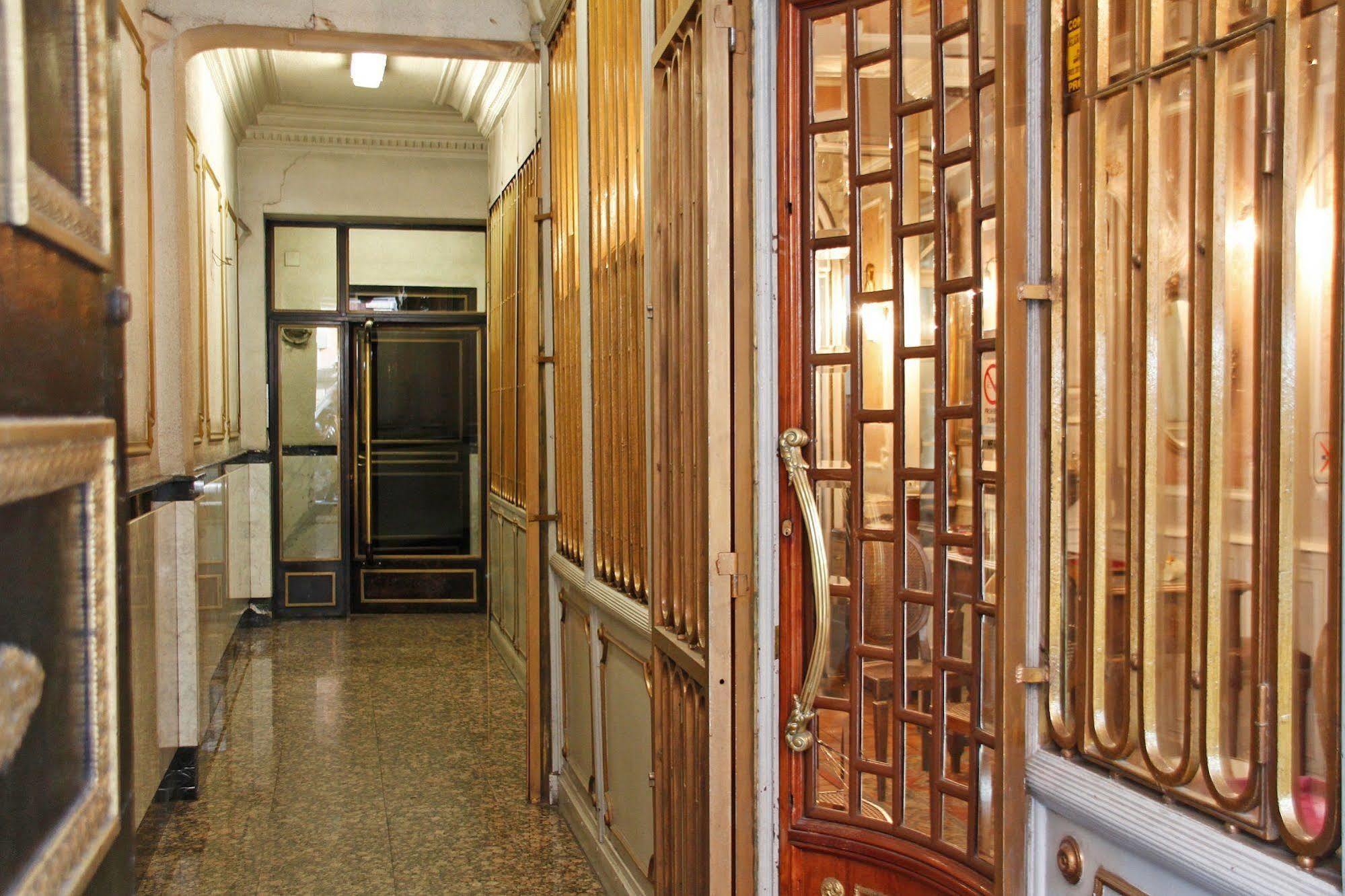 Hostal Victoria III Madrid Eksteriør bilde