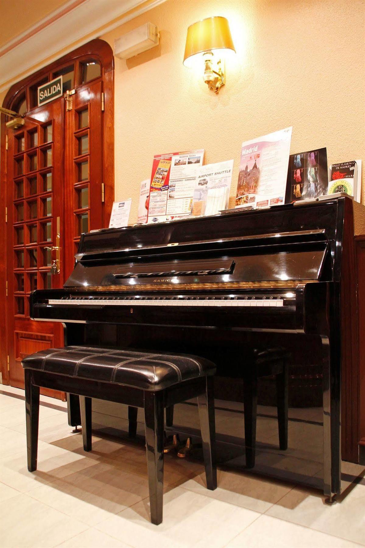 Hostal Victoria III Madrid Eksteriør bilde